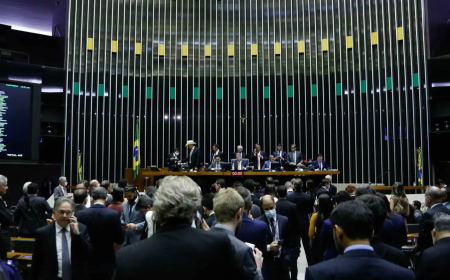 Propostas que sustam decisões e limitam poder do Supremo avançam na Câmara