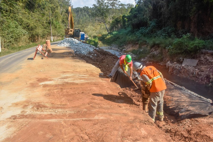 Vereador Saulo solicita previsão para finalização das obras na antiga Estrada do Limoeiro denominada Estrada Dr. José Octaviano Cury