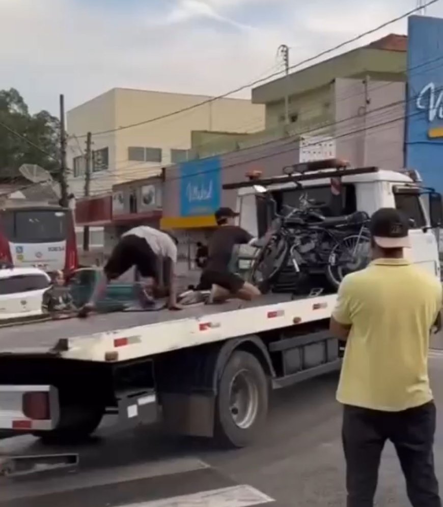 Menores tentam danificar bicicletas motorizadas em guincho após apreensão em Cajamar