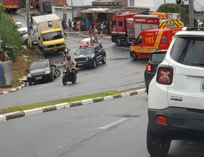 Santana de Parnaíba: acidente com carro deixa homem morto e outro gravemente ferido