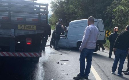 Mulher morre em colisão frontal entre Fiorino e caminhão na Rodovia Edgar Máximo Zambotto