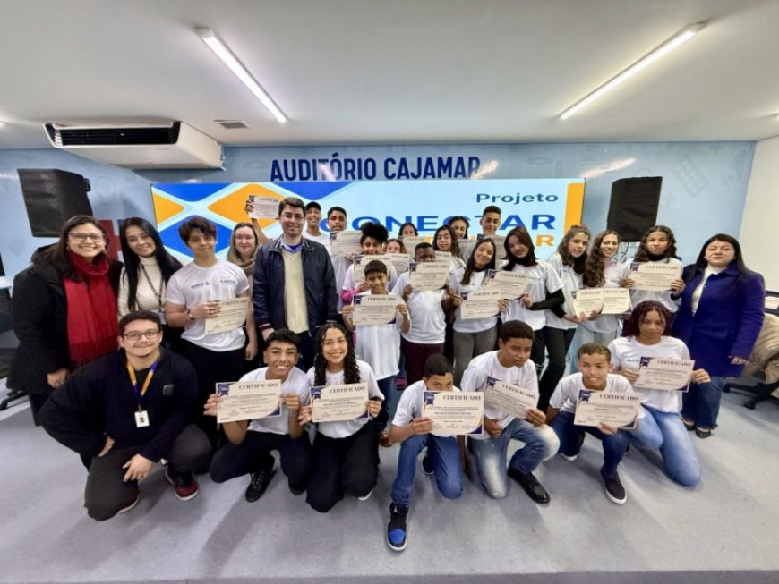 Jovens de Cajamar recebem certificados de informática pelo projeto “Conectar para Trilhar”