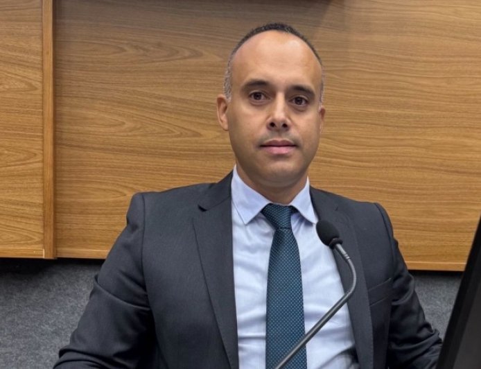 Vereador Lê Martins indica manutenção e padronização de lombadas no Parque São Roberto II