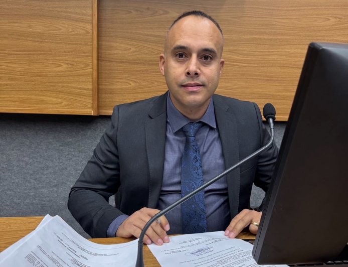 Vereador Lê Martins cobra manutenção urgente nos bebedouros da EMEB Veneranda de Freitas Pinto