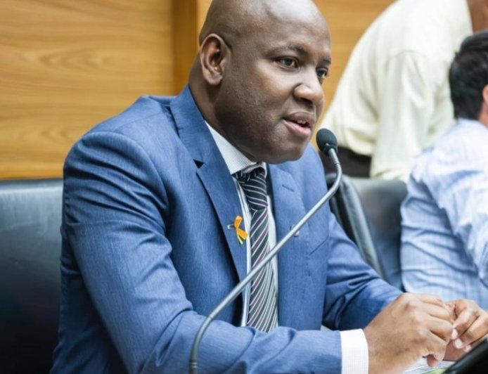 Reinaldo Santos completa primeiro ano de mandato com foco em saúde, inclusão e mobilidade em Cajamar