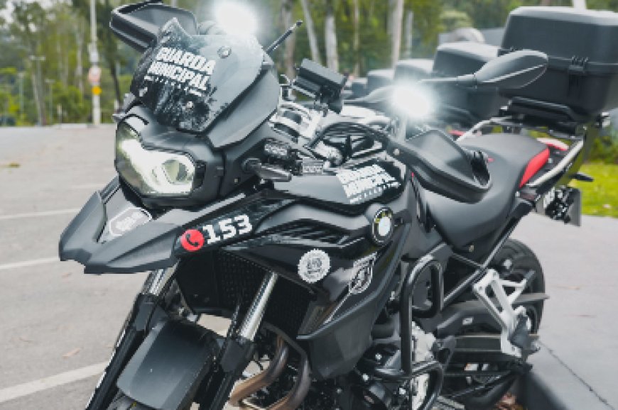 Guarda Municipal de Cajamar recebe oito novas motos BMW