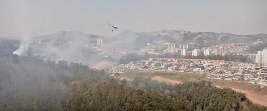 Após quase 48 horas, equipes seguem no combate a queimada na região do bairro dos Portais