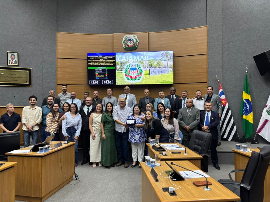 Vereadora Izelda Cintra homenageia Clínica Ver Mais pelos 25 anos de serviços prestados à saúde ocular de Cajamar