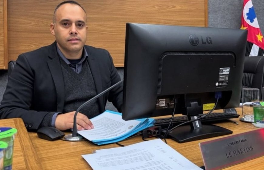 Vereador Lê Martins propõe reajuste salarial para Coveiros e Agentes Funerários em indicação à Prefeitura