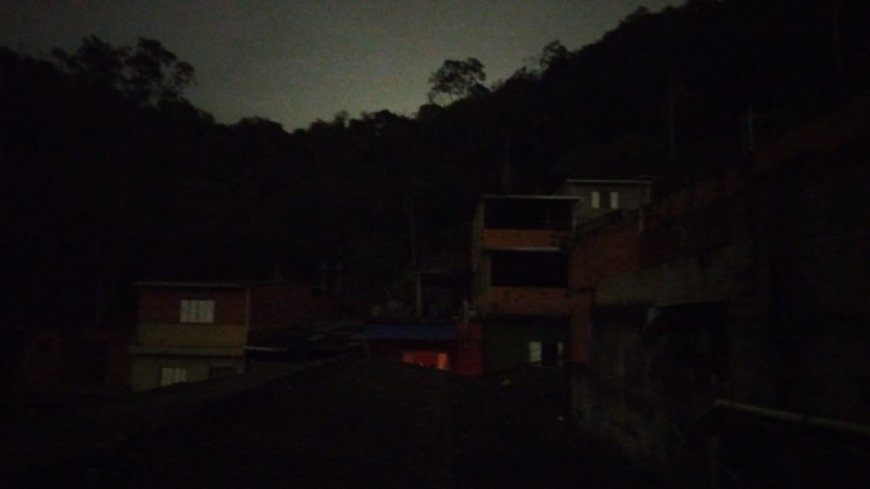 Moradores do Santa Terezinha seguem sem energia há mais de 30 horas e relatam preocupação com alimentação e saúde