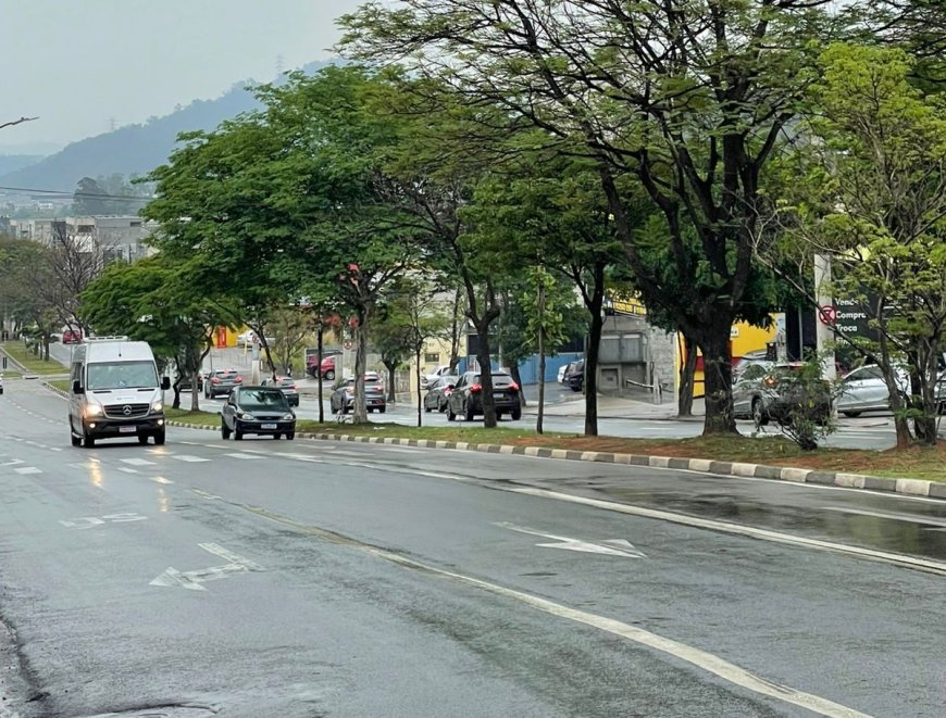 Frente fria traz chuva e queda de temperatura em Cajamar