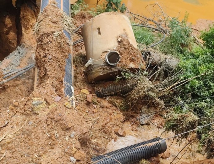 Defesa Civil de Cajamar identifica problema na base da ponte do Guaturinho; trecho pode ceder parcialmente