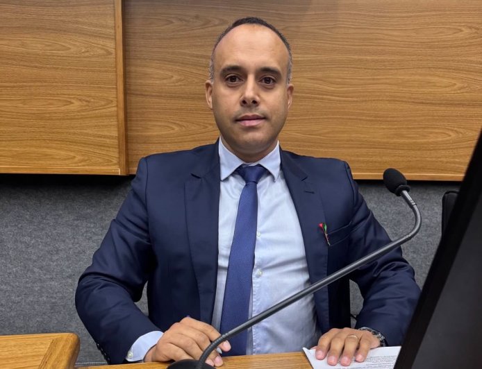 Vereador Lê Martins cobra melhorias para a Avenida Ribeirão dos Cristais, na Vila União, durante sessão da Câmara de Cajamar