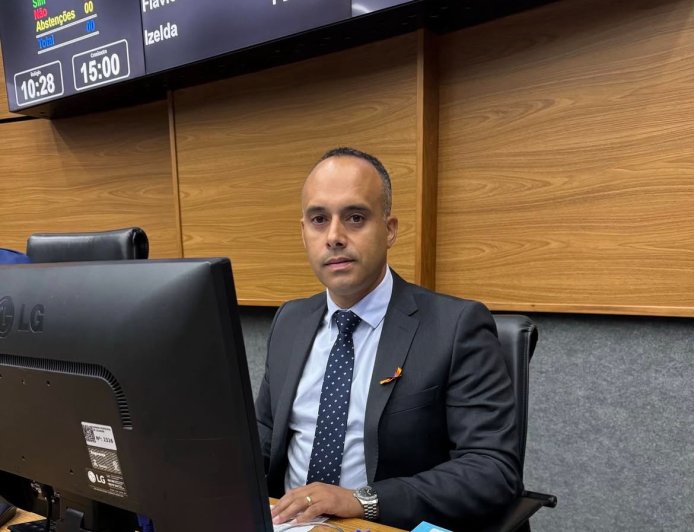 Vereador Lê Martins solicita informações detalhadas sobre quadro de servidores e estrutura da Educação em Cajamar