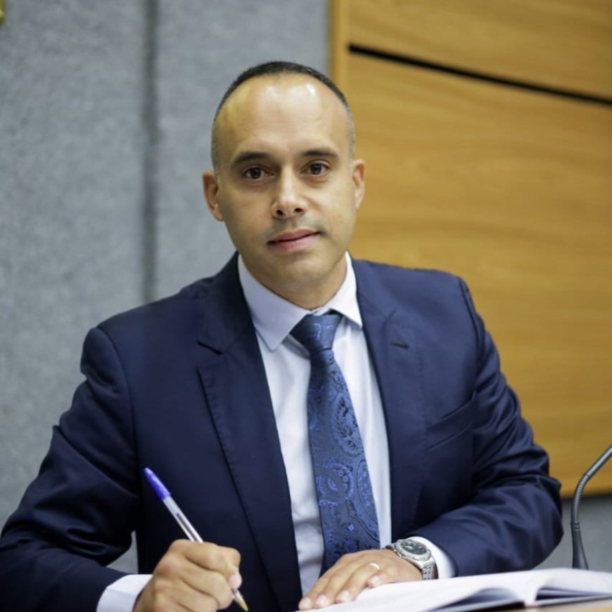 Vereador Lê Martins apresenta requerimento sobre situação de terreno no bairro Santa Terezinha