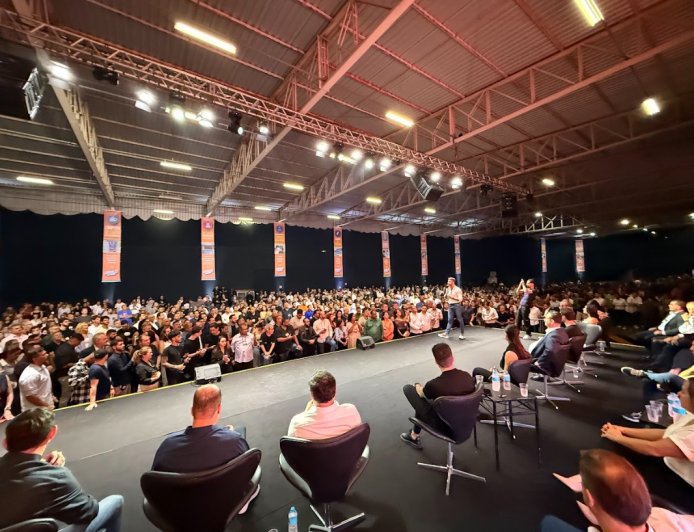 Encontro político reúne mais de 4 mil pessoas em Cajamar e reforça liderança de Danilo Joan