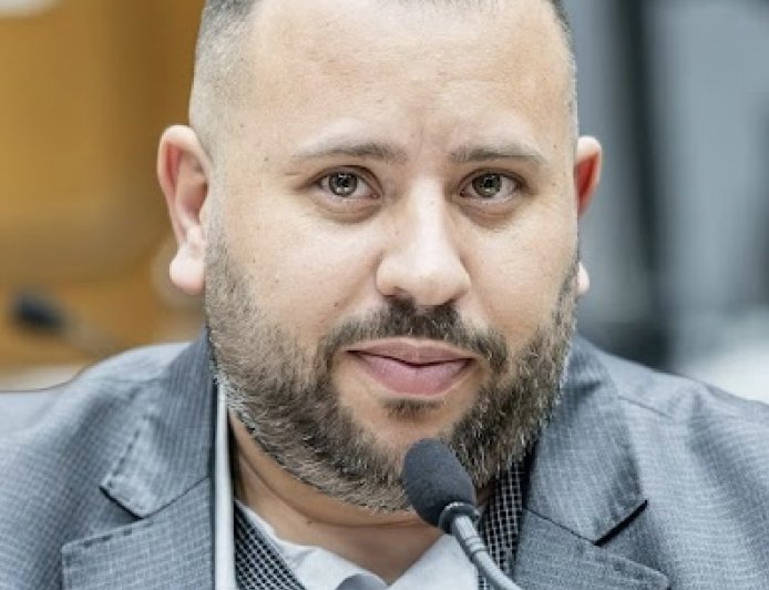 Vereador Lele Aprígio propõe criação de programa municipal de saúde mental para adolescentes em Cajamar