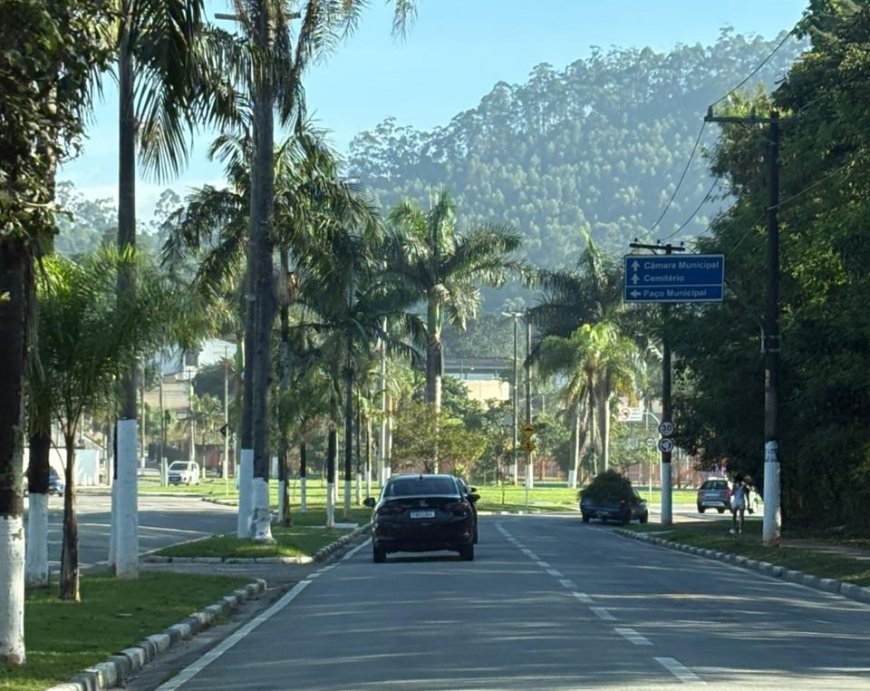 Segunda-feira (13) começa com céu azul e sol em Cajamar