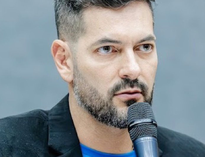 Vereador Dr. Vinicius Zago propõe ampliação de serviços dos Correios no Centro de Cajamar