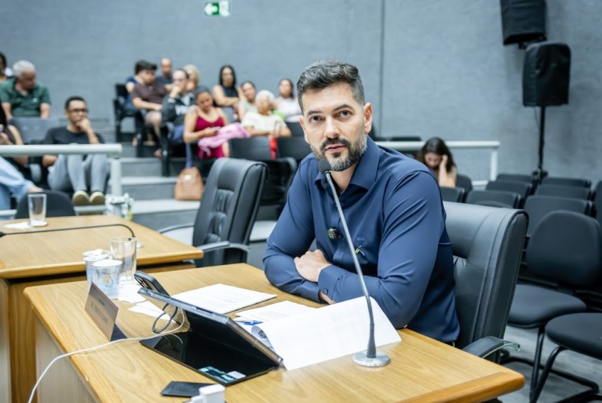 Dr. Vinícius Zago solicita informações detalhadas sobre atendimento pediátrico e cirurgias infantis em Cajamar