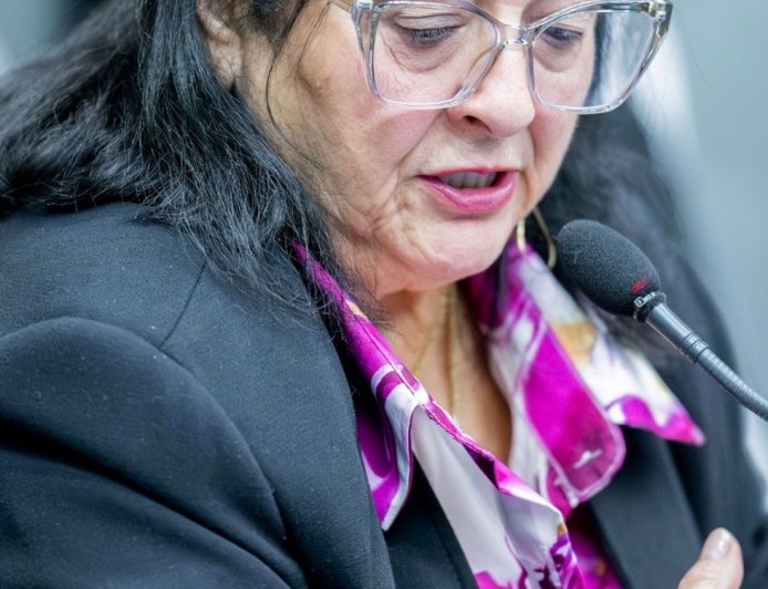 Vereadora Izelda Carnaúba apresenta Moção de Apelo para canalização de córrego próximo a escola municipal